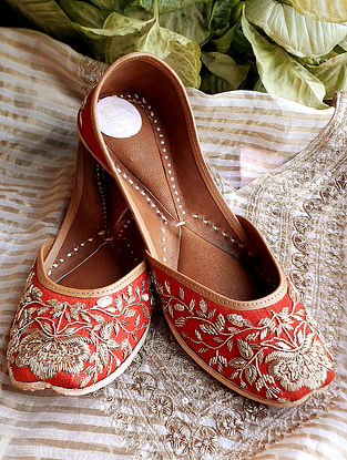 Red Handcrafted Silk Leather Juttis