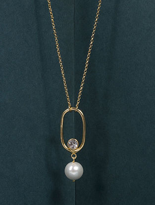 Gold Tone Necklace With Pearl