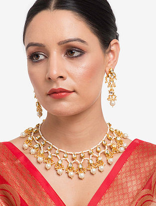 Gold Tone Kundan Necklace Set With Pearls 