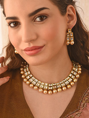 Gold Tone Kundan Necklace Set with Pearls
