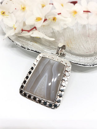 Grey Silver Pendant with Natural Agate