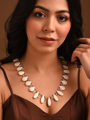 White Handcrafted Necklace with Agate and Quartz