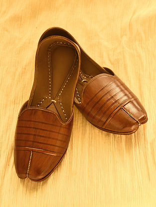 Brown Handcrafted Leather Juttis For Men