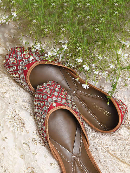 Red Handcrafted Genuine Leather Juttis