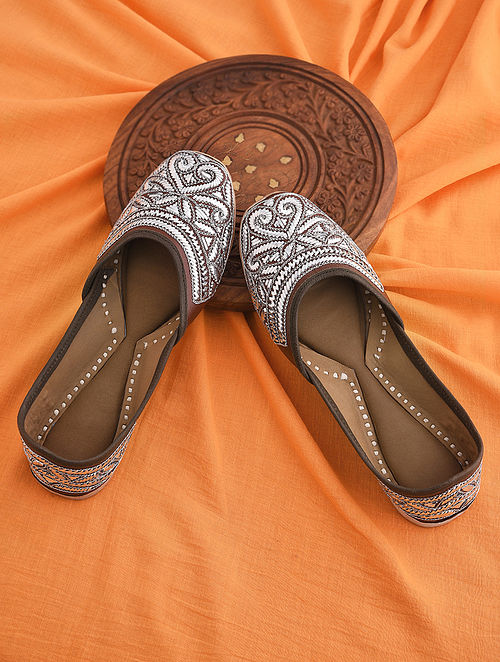 Silver Handcrafted Leather Juttis with Mukaish Work