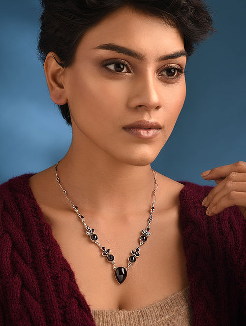Silver Necklace With Garnet 